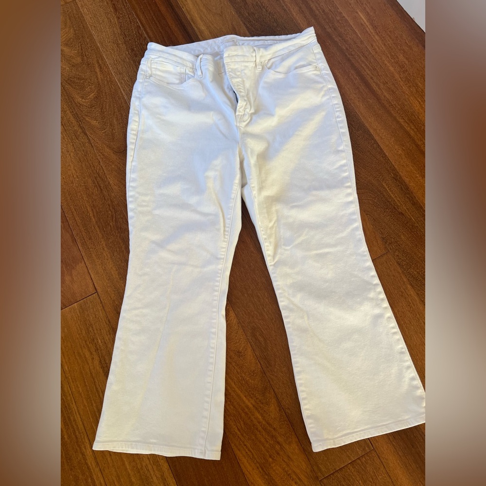 Good American White Boot Cut Jeans Flattering Fit